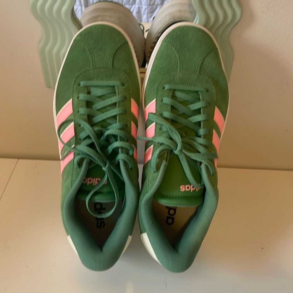 WOMENS ADIDAS SHOES size 8